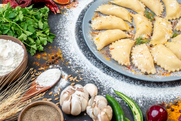 Ile farszu do pierogów, żeby nie wypłynął podczas gotowania?