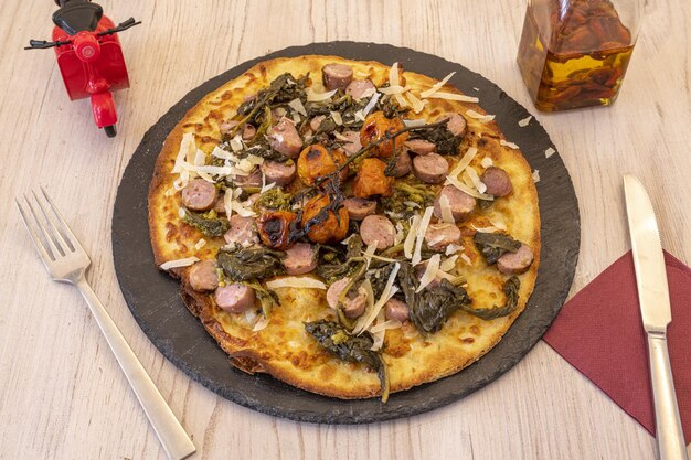 Ile waży mała pizza i od czego to zależy?