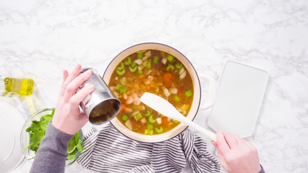 Jak ugotować dobrą zupę fasolową bez typowych błędów?