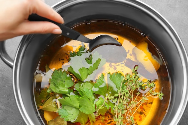 Jak zrobić rosół warzywny, który zachwyci smakiem?