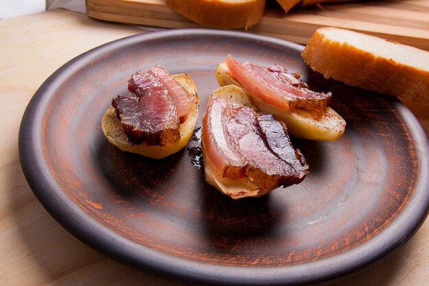 Pancetta czy guanciale do carbonary – co wybrać do włoskiego klasyka?