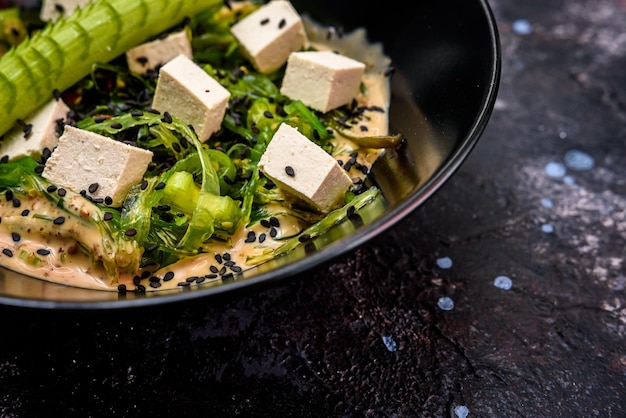 Tofu wędzone jak przyrządzić żeby zachowało swój smak?