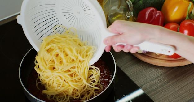 Jak dobrze przygotować spaghetti, żeby zawsze smakowało wyśmienicie?
