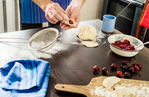 Jak zrobić ciasto drożdżowe żeby było wilgotne?