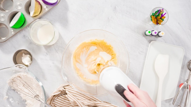 Jak zrobić lukier przepis idealny na domowe słodkości?