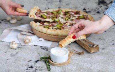 Jak upiec dobrą pizzę w domowych warunkach?