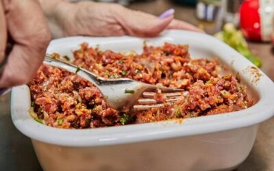 Jak zrobić sos boloński z mięsem mielonym, żeby był aromatyczny?