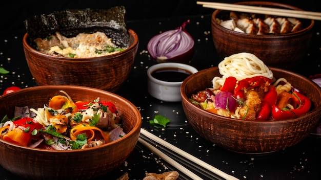 Kuchnia orientalna co to właściwie oznacza?