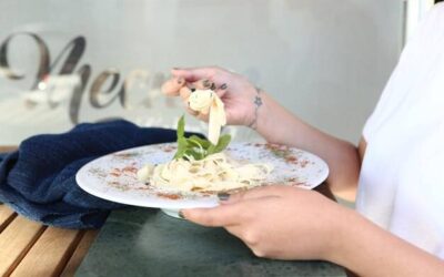 Z czym podawać spaghetti carbonara, by podkreślić jej smak?